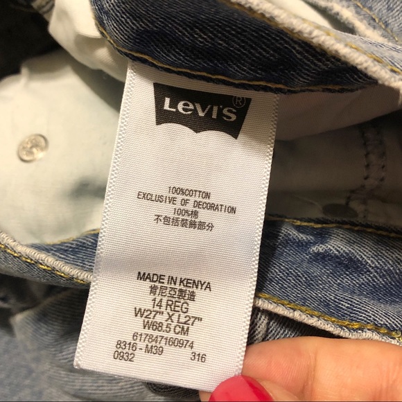 Levi’s Classic Lightwash Jeans - Picture 6 of 10